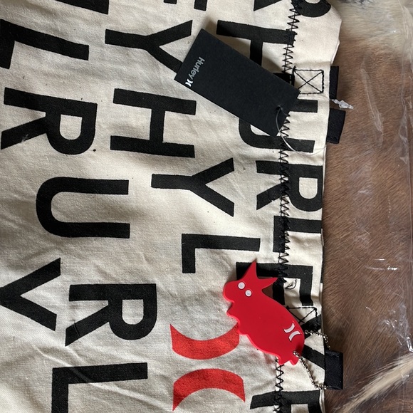 Hurley Graphic Cotton Tote Bag in Natural with Black/Red Print. NWT - Picture 5 of 9
